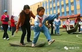 妈呀！希尔德冲进来单手补扣！